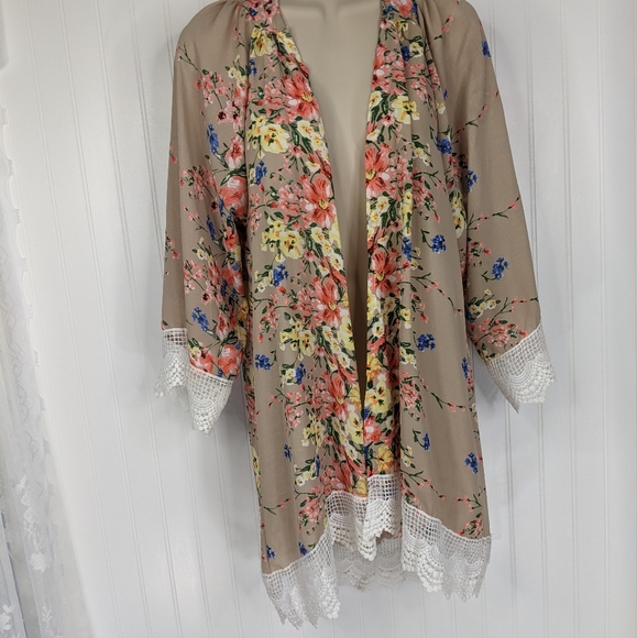 BOUTIQUE Crochet Trim Floral Kimono Sz L - Picture 2 of 12